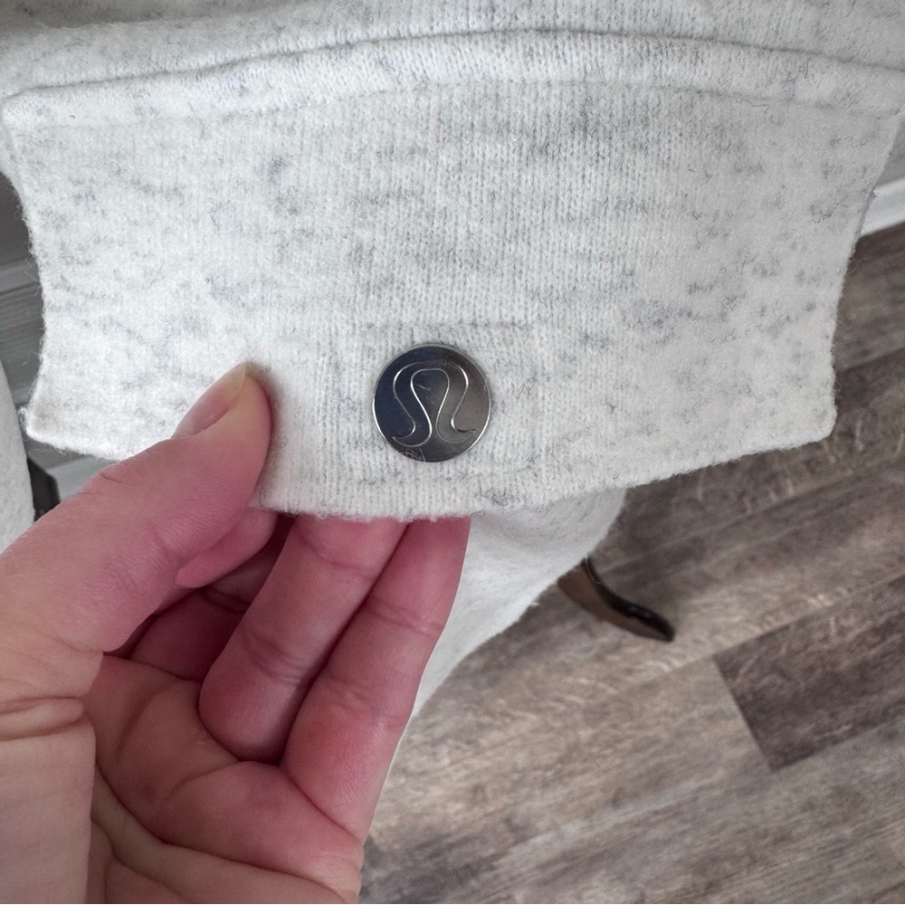 Lululemon 🍋 Weekend Wander Jacket - Color: Heathered Light Ivory / Silver Ice - Picture 7 of 10